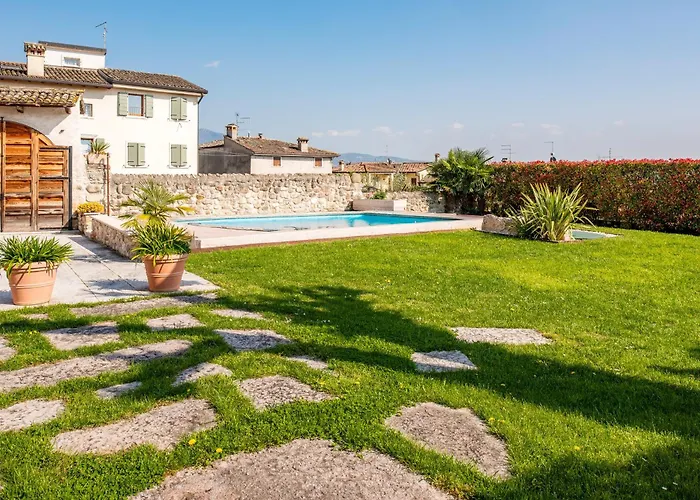 Casale Toscana Костермано